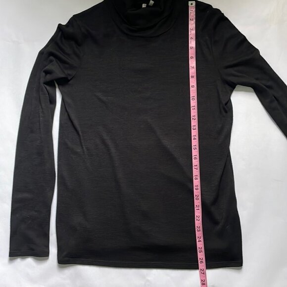 Banana Republic Relaxed Fit Turtleneck - Picture 4 of 5